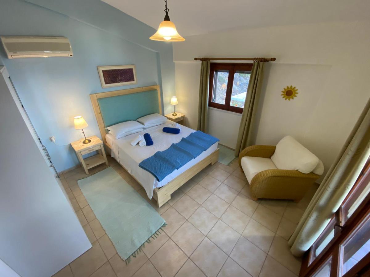 Vaia Villas *