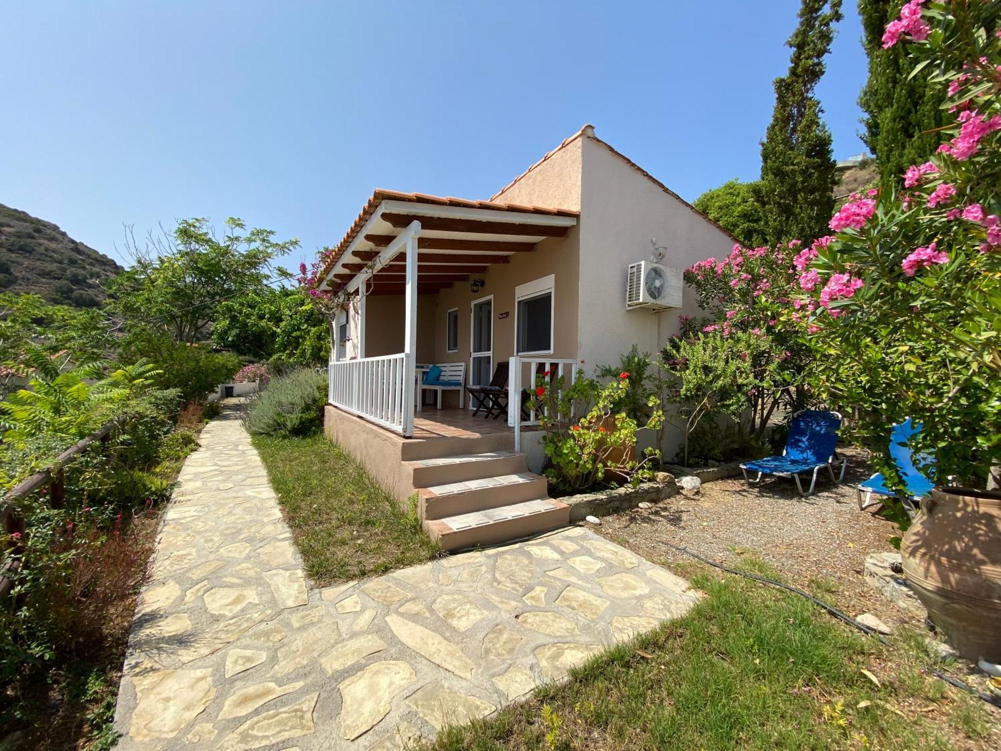 Vaia Villas *